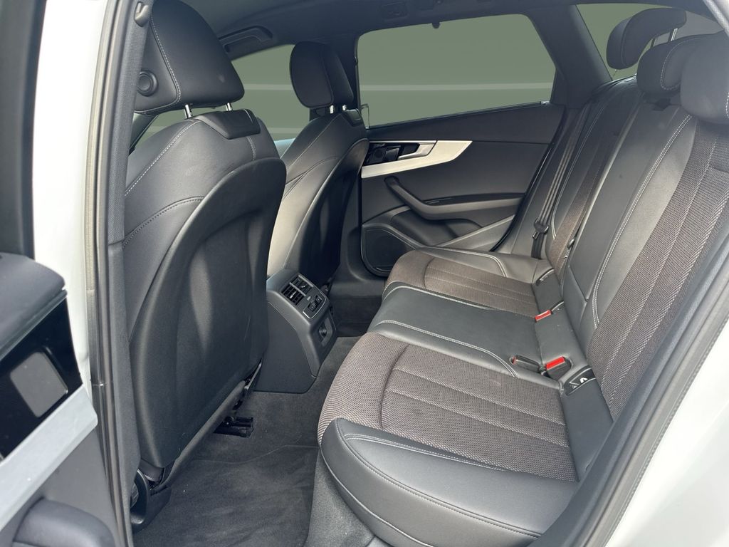 AUDI A4 2024