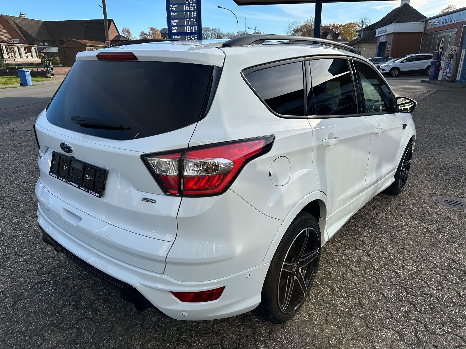 Fahrzeugabbildung Ford Kuga 2.0 TDCi 4x4 ST-Line AHK/Pano/Navi/Sound