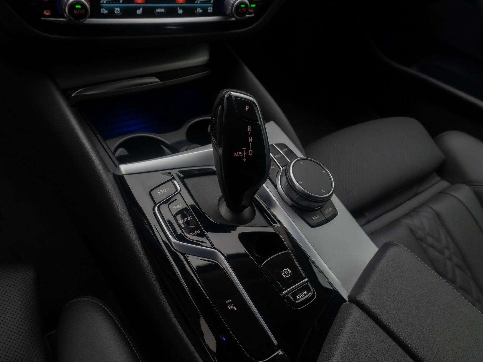 Fahrzeugabbildung BMW 520d xD Laser ACC HUD DAB Kamera DisplKey Alarm