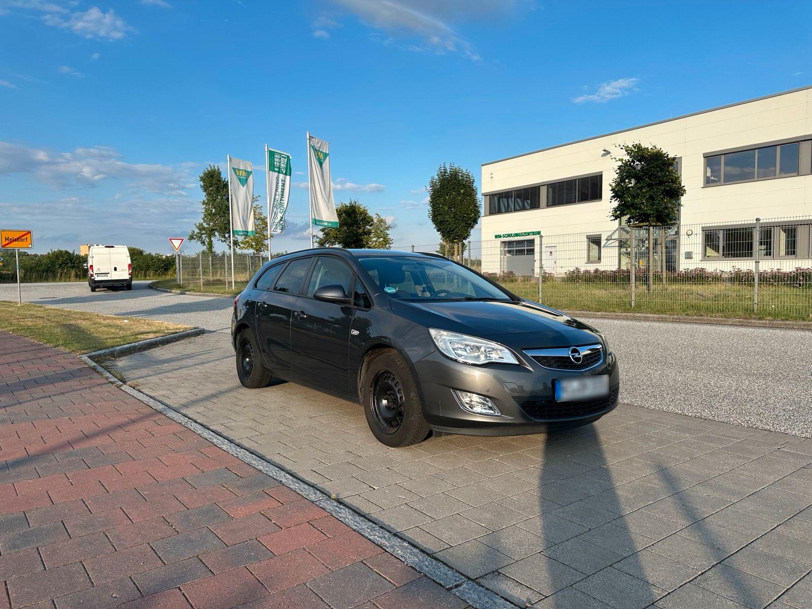 Opel Astra 2012 — photo 7