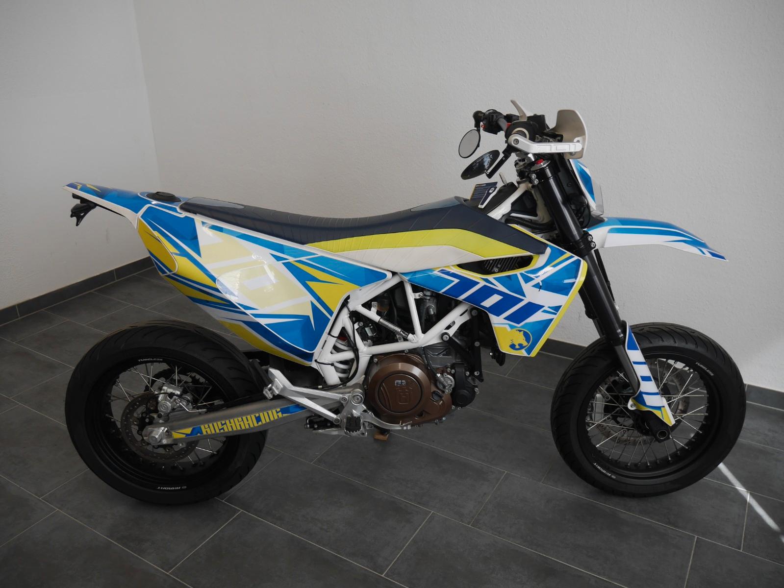 Husqvarna 701 Supermoto // Extras