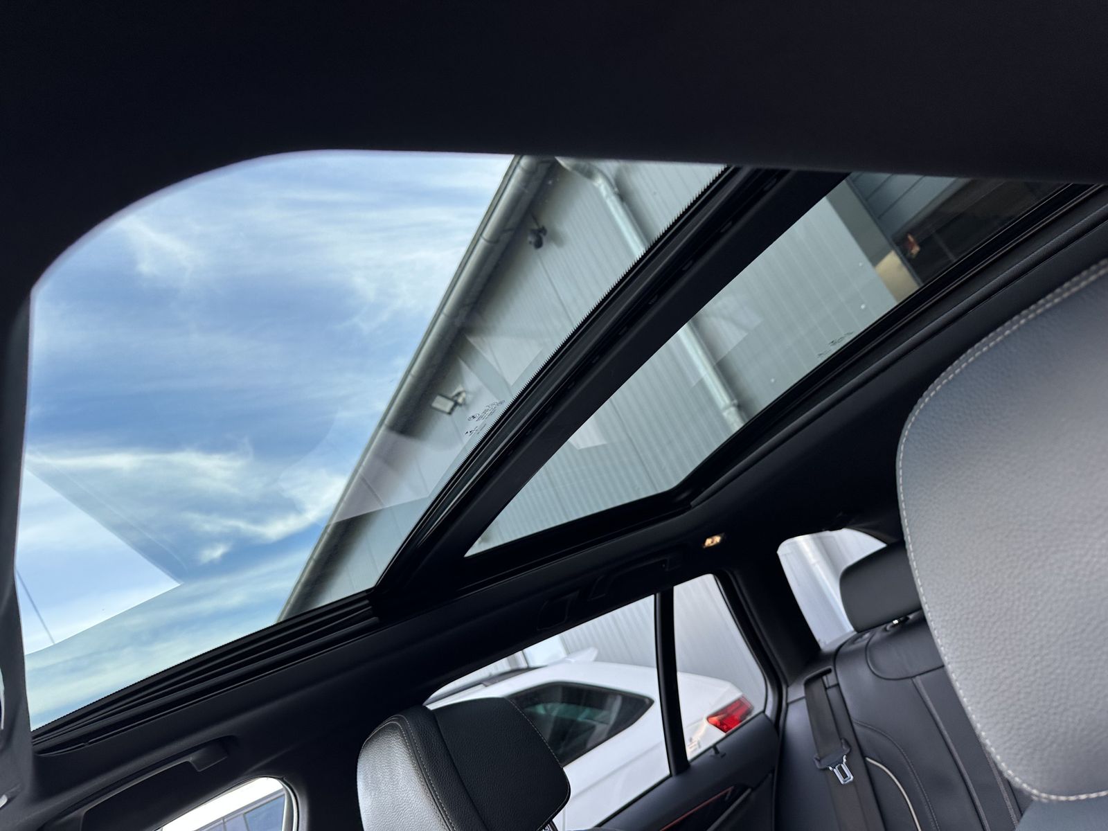 Fahrzeugabbildung BMW 530d Touring xDrive M-Sport NAV+LASER+AHK+PANORA