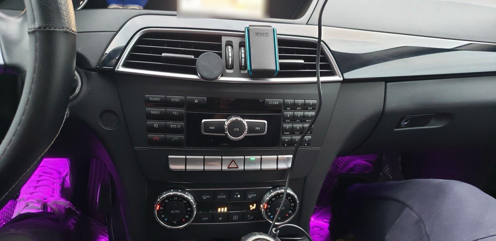 Mercedes-Benz C200 2011 — photo 12