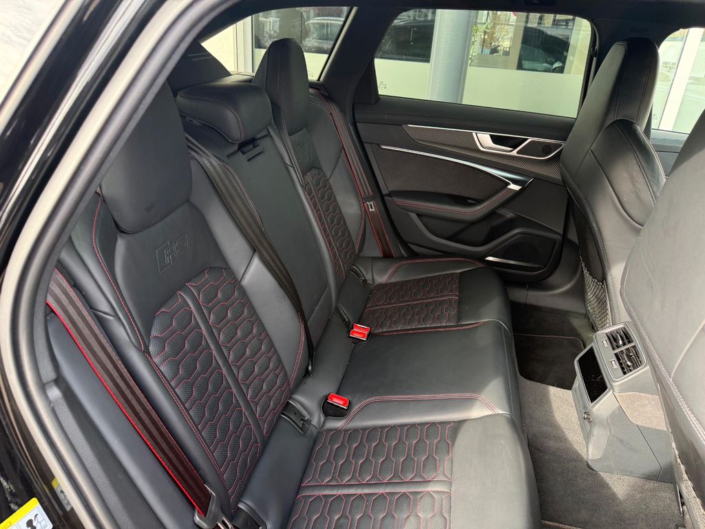 AUDI RS6 Avant PERFORMANCE/ STANDHZG./ B&O/ 22"/ PANO AUDI RS6 Avant PERFORMANCE/ STANDHZG./ B&O/ 22"/ PANO