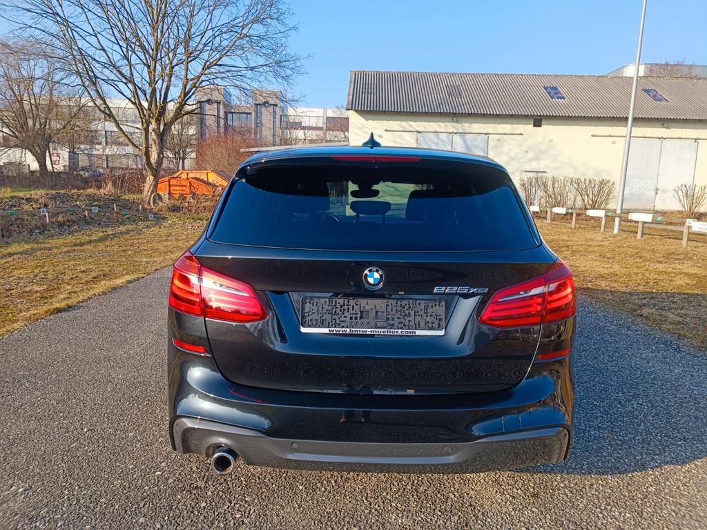BMW 225