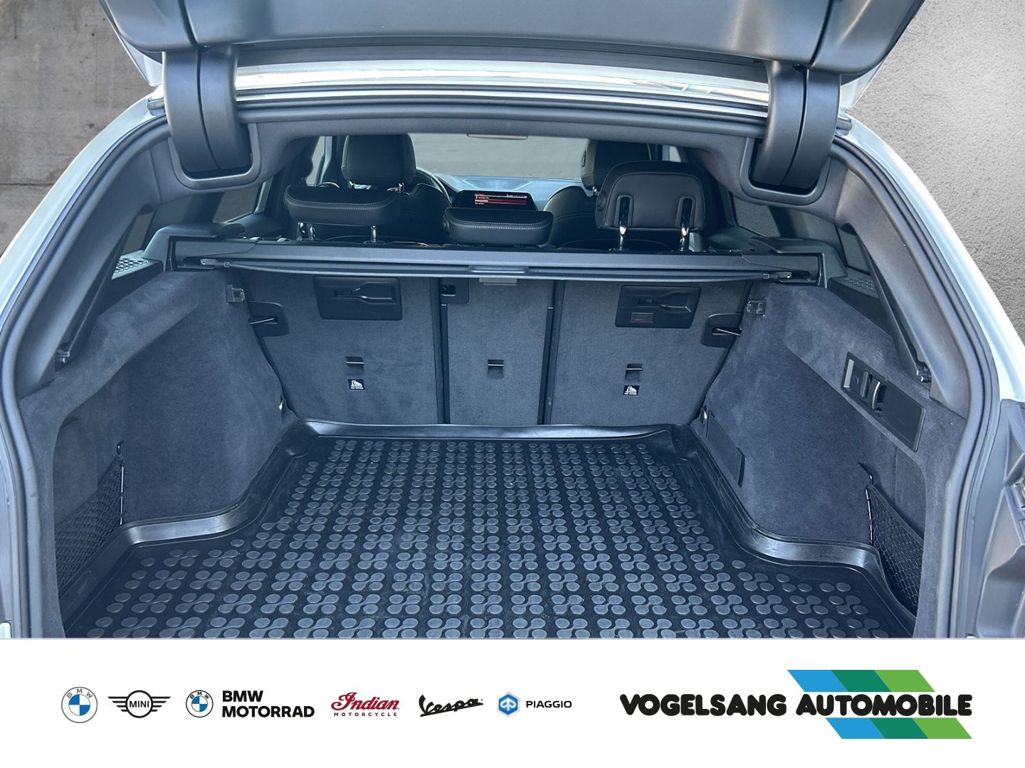 Fahrzeugabbildung BMW 320 d xDrive Touring M Sport Park-Assistent