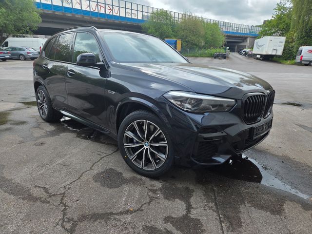 BMW xDrive 45 e M Sport / 8-fach bereift