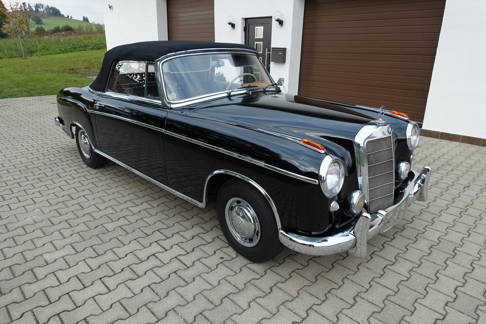 Mercedes-Benz 220S