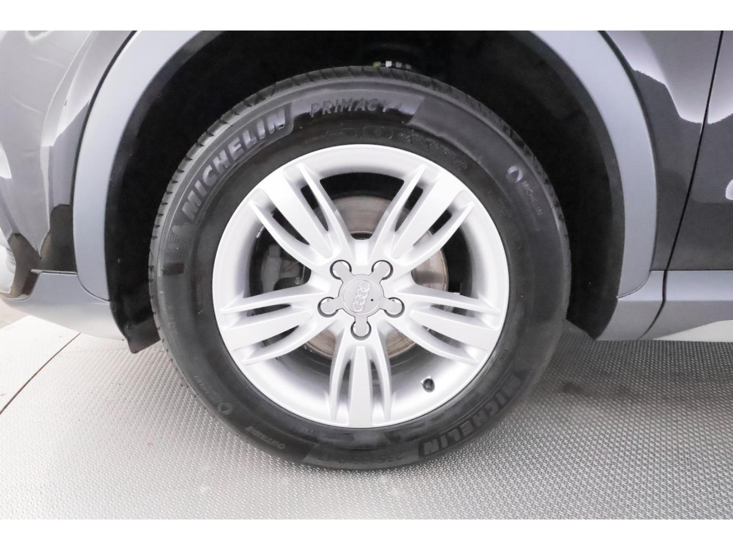 Audi Q3 2.0TFSI quattro S-tronic+NAVI+AHK+BOSE+KLIMA