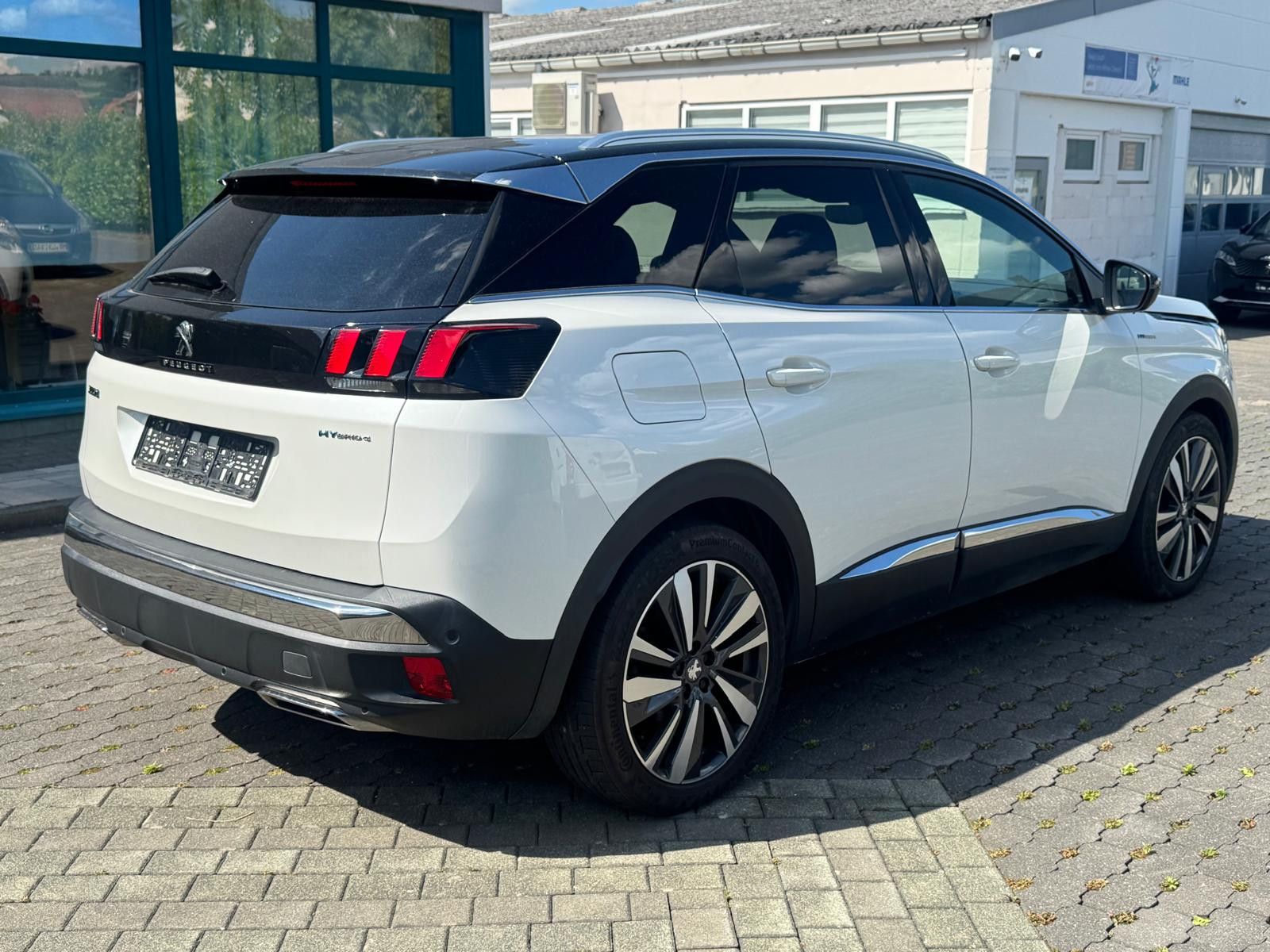 Fahrzeugabbildung Peugeot 3008 Hybrid4 300 GT LED+NAVI+KAM+SHZ+ACC+