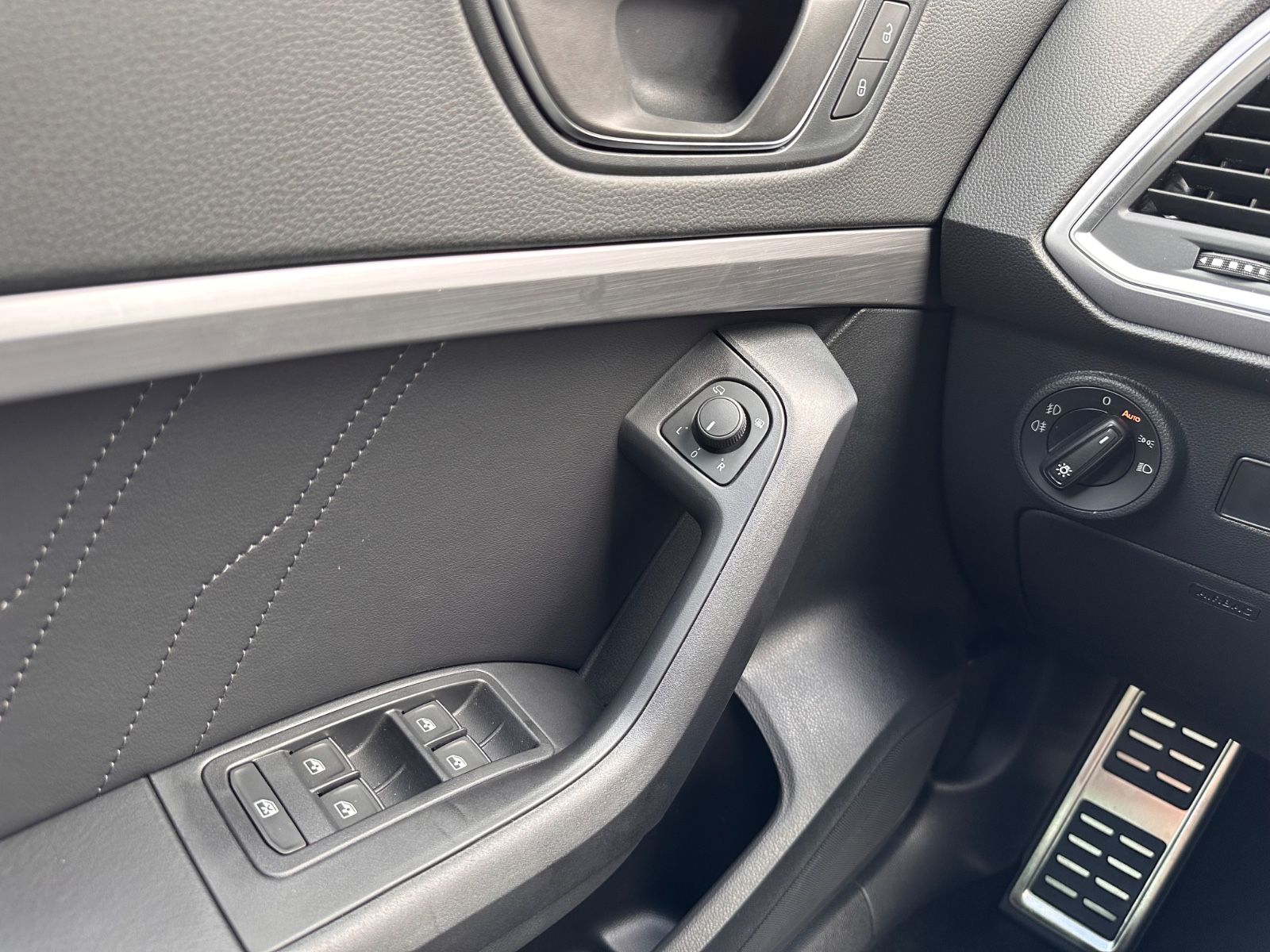 Fahrzeugabbildung SEAT Ateca FR 1.5 TSI DSG ACC/NAVI/LED/PDC/eHeck/SHZ