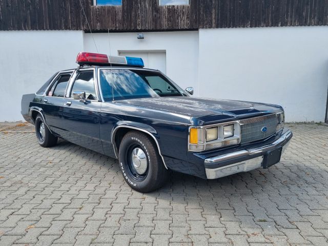 Ford Crown Victoria LTD Police