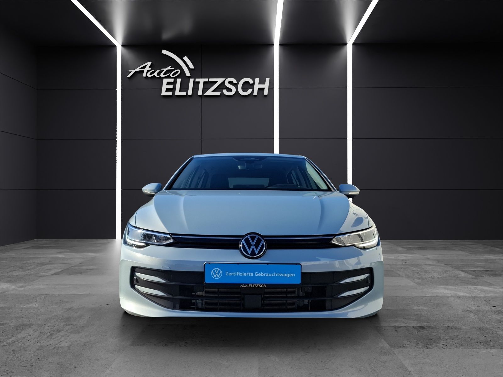 Fahrzeugabbildung Volkswagen Golf VIII TSI Life LED Navi AID ACC RFK HUD SHZ
