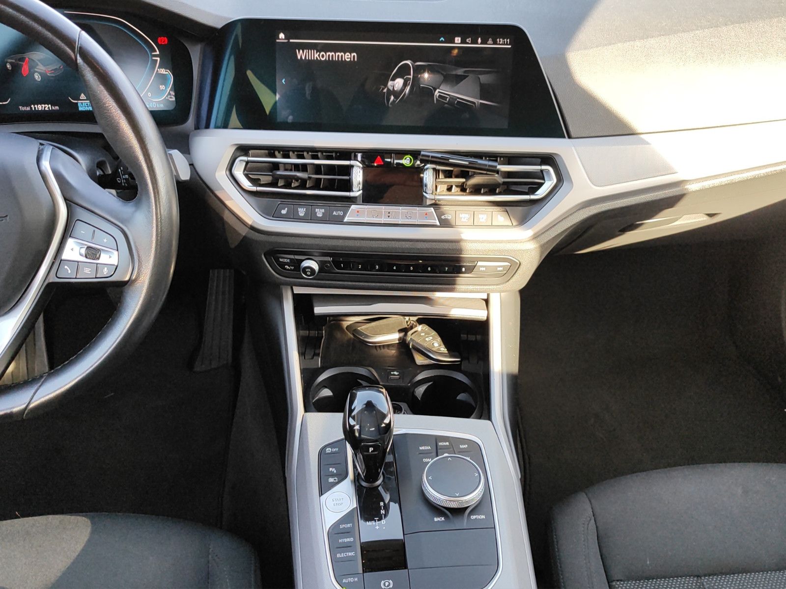 Fahrzeugabbildung BMW 330 e Advantage*LED*Apple CarPlay*SitzHZ*Temp*