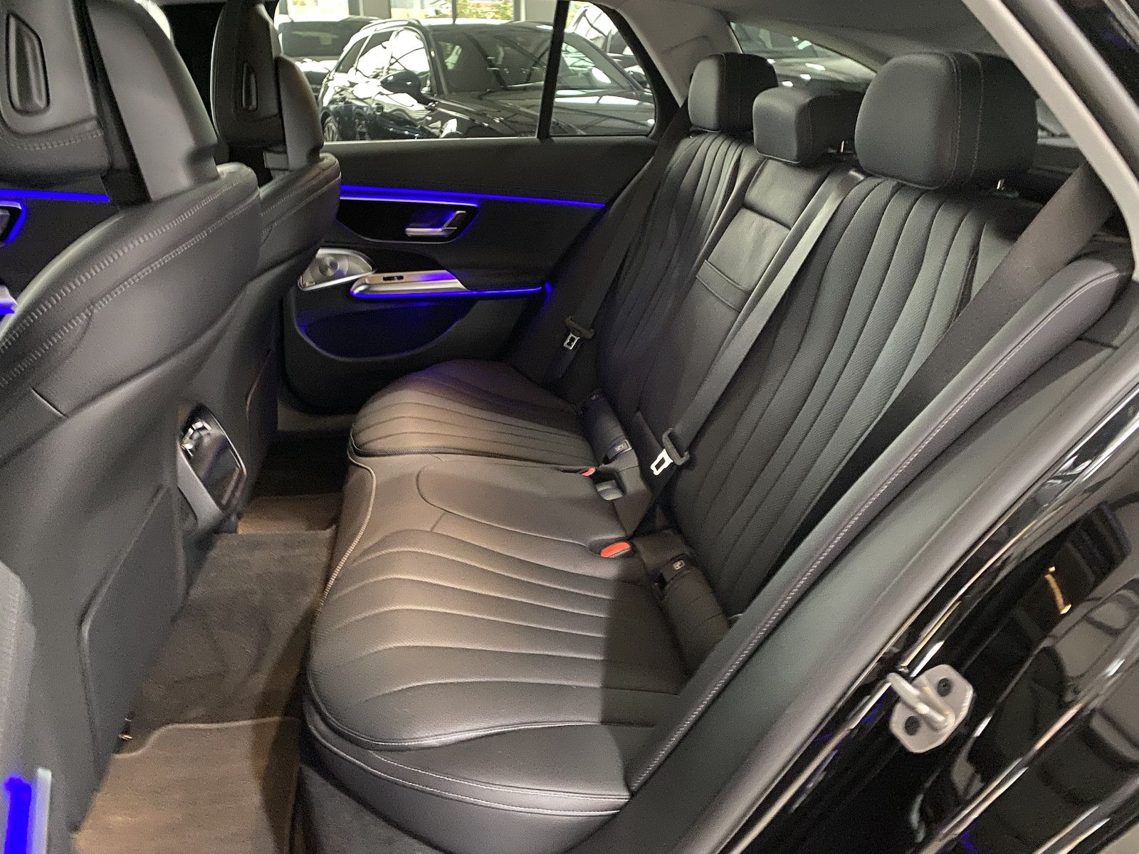 Fahrzeugabbildung Mercedes-Benz E 220 d T 4M Exclusiv/HYPER/PANO/Leder/Pano/DIS/