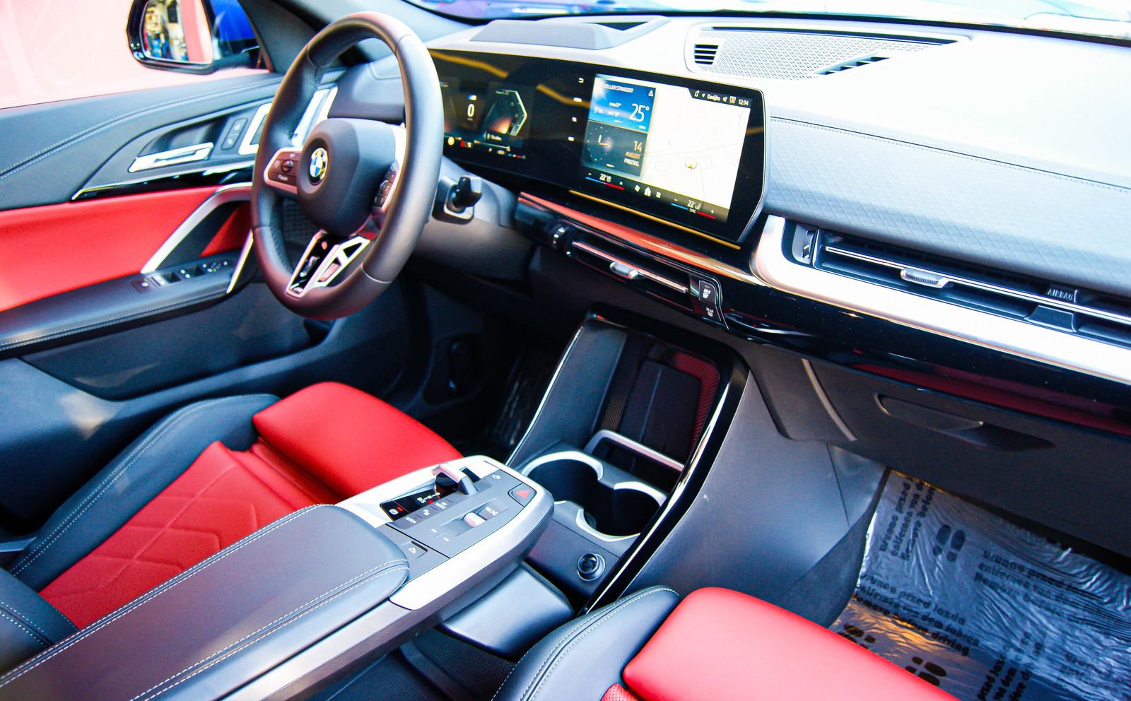Fahrzeugabbildung BMW X2 20 i sDrive M Sport Pro IconicGlow Coral Rot