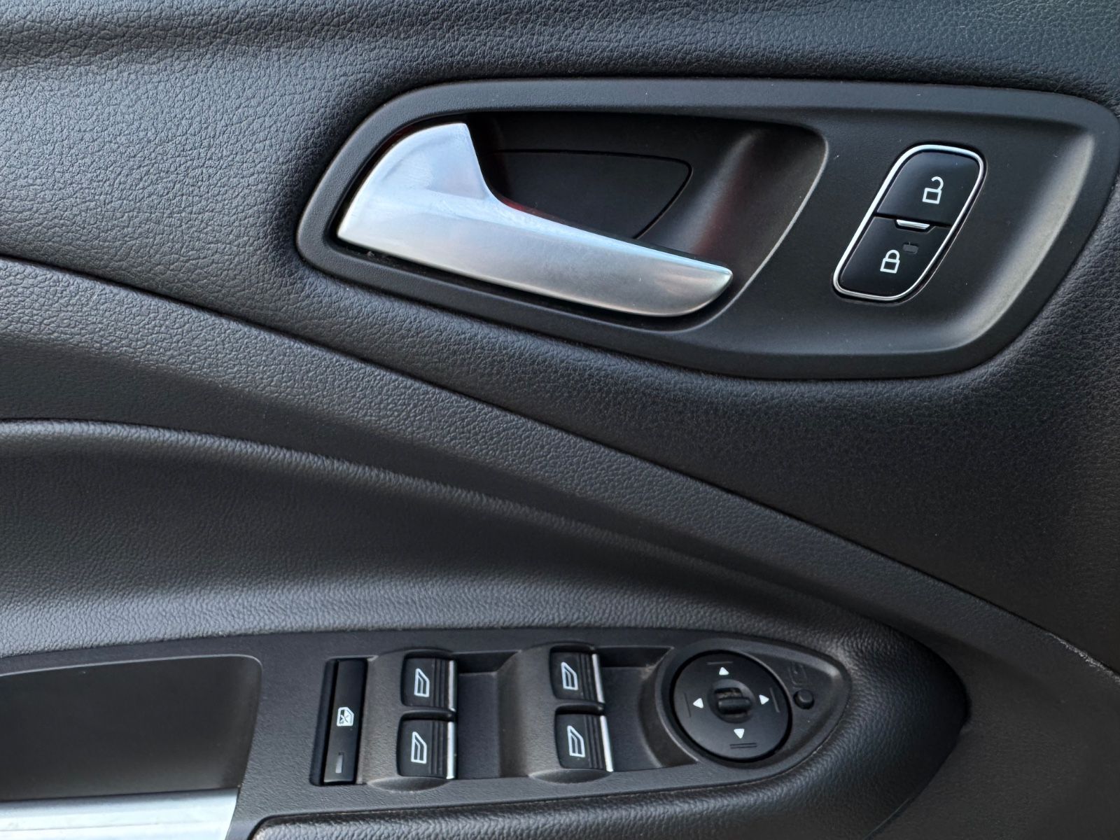 Fahrzeugabbildung Ford Kuga Titanium*LED*8Fach Alu*Kamera*Teilleder