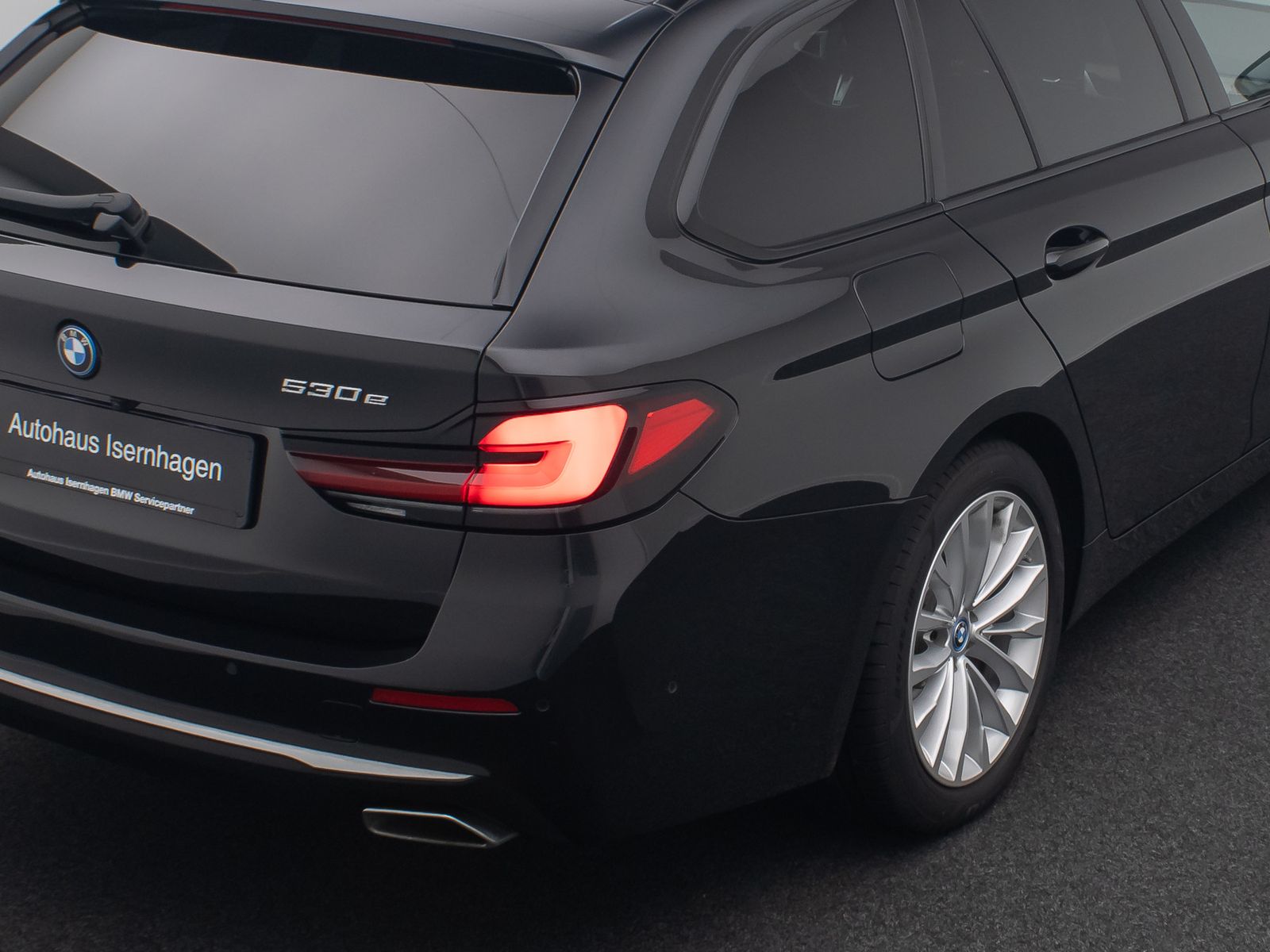 Fahrzeugabbildung BMW 530e Luxury Line HUD H/K DAB Laser Belüftung