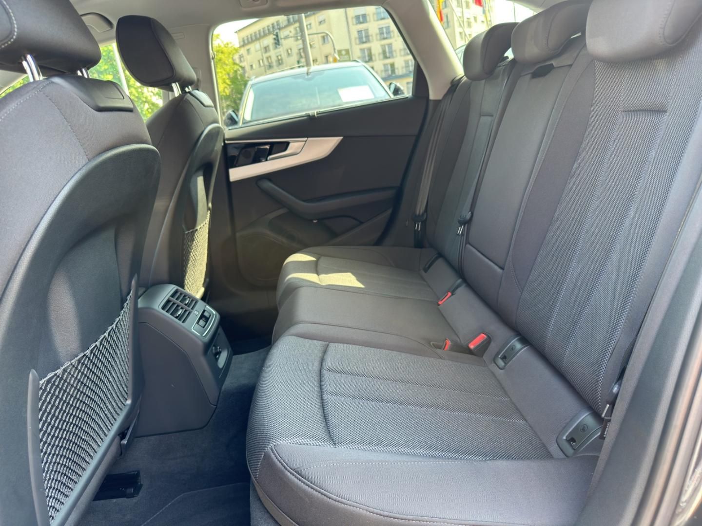 Fahrzeugabbildung Audi A4 Avant 40 TFSI S tronic Tour Stadt AHK Busines