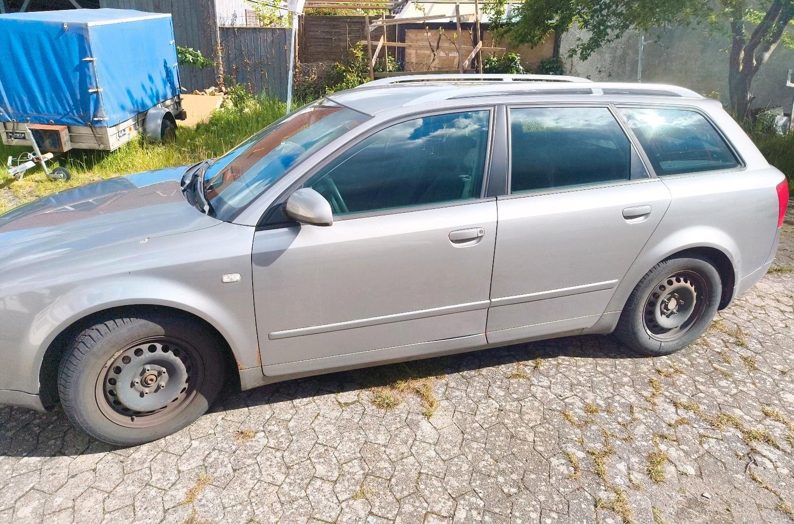 Audi A4 2004 — rear view