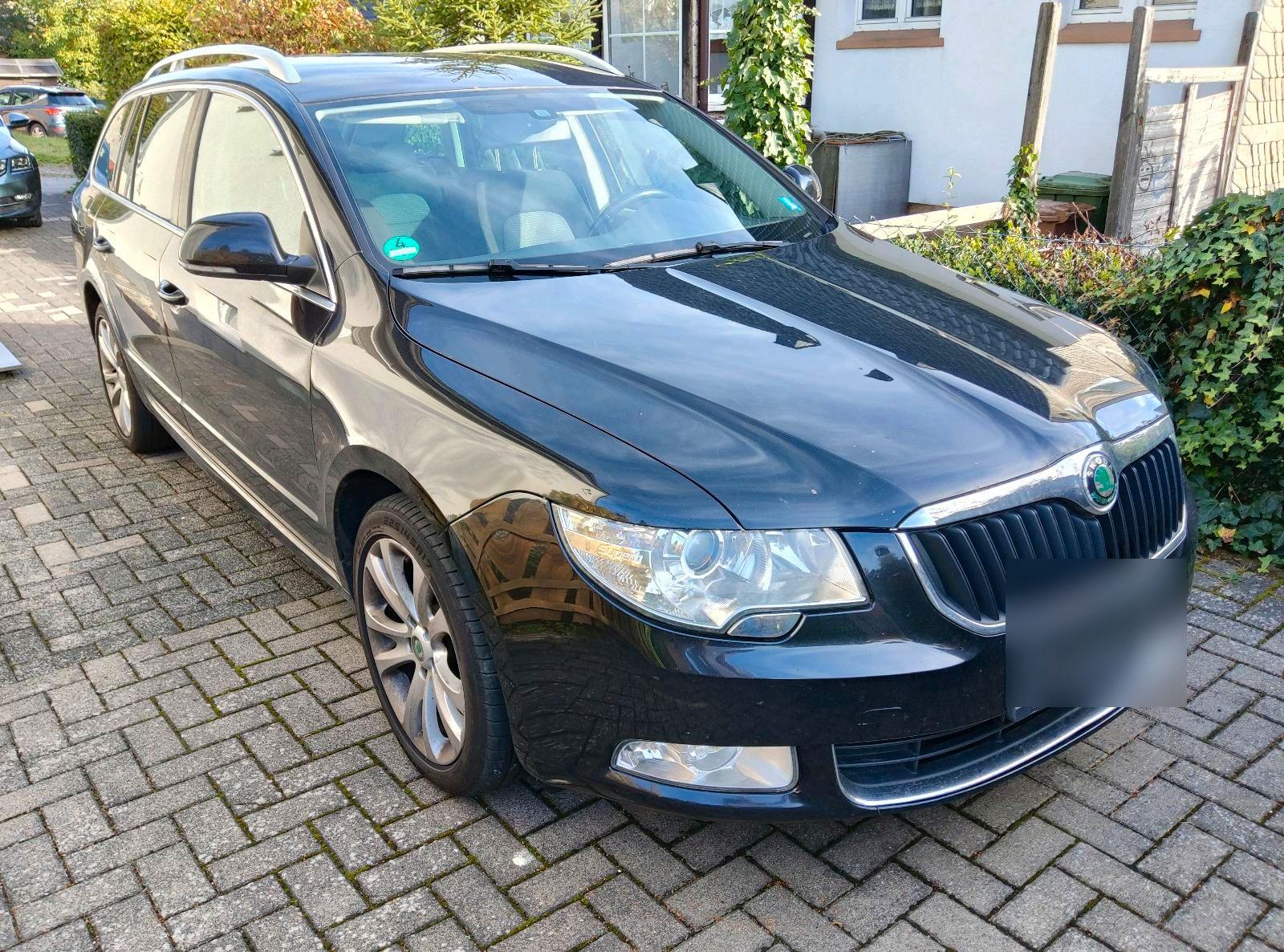 Skoda Superb 2013 — rear view