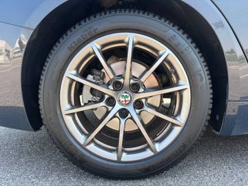 Alfa-Romeo Giulia - 8