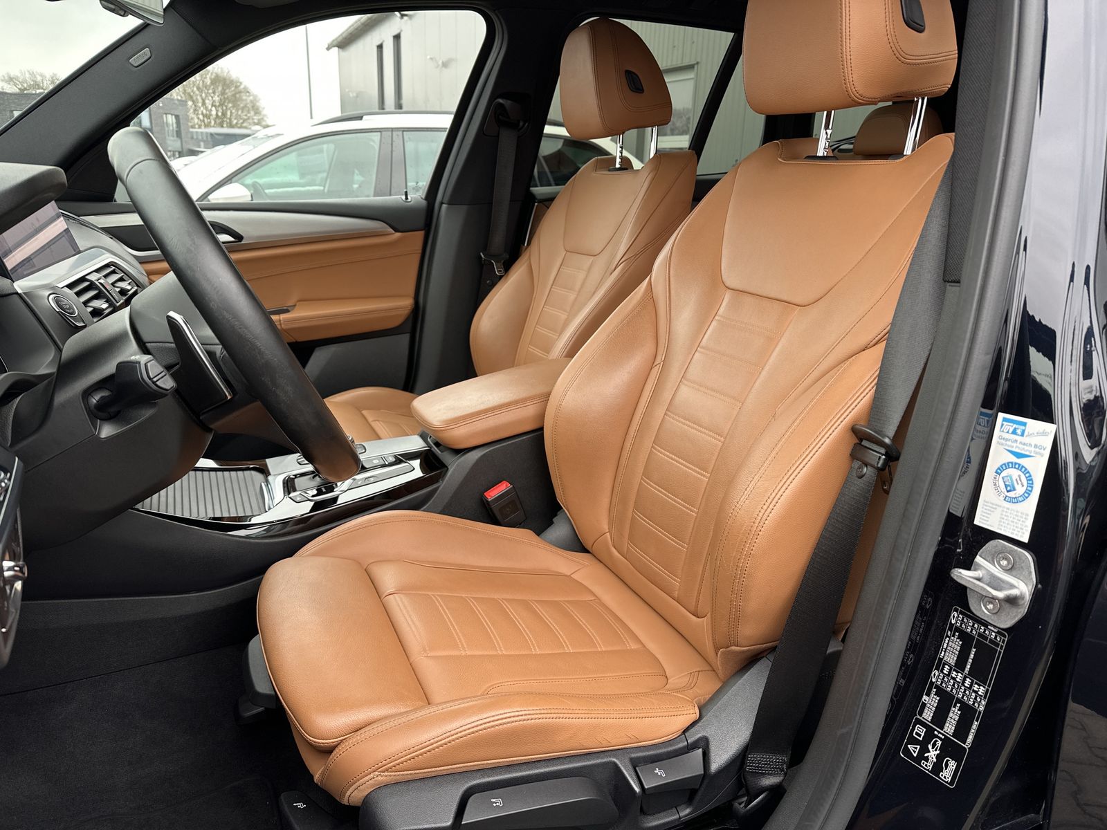 Fahrzeugabbildung BMW X3 xDrive30d M-Sport NAV+LED+HEAD-UP+DIGDISPLAY