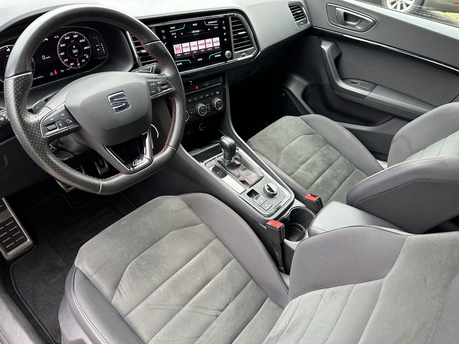 Fahrzeugabbildung SEAT Ateca 2.0 TDI DSG FR NAV+LED+AHK+ACC+CARPLAY+KAM