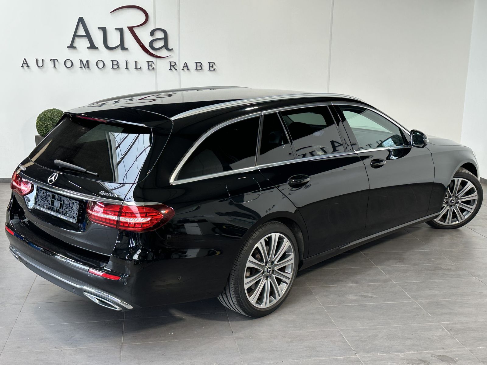 Fahrzeugabbildung Mercedes-Benz E 400d T Avantgarde 4Matic NAV+LED+KAM+19ZO+1HD
