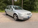 Volkswagen Bora Special 1.6 viele Neuteile - Volkswagen Bora mit Benzin-Antrieb: Kombi, 1.6