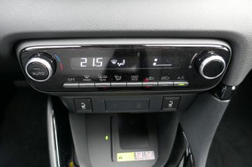 Bild 12 Toyota Yaris Hybrid Style EU