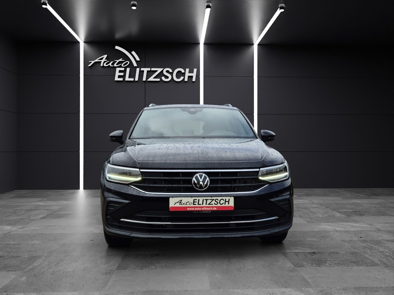Fahrzeugabbildung Volkswagen Tiguan TSI United DSG LED Navi AID ACC Park-Assi