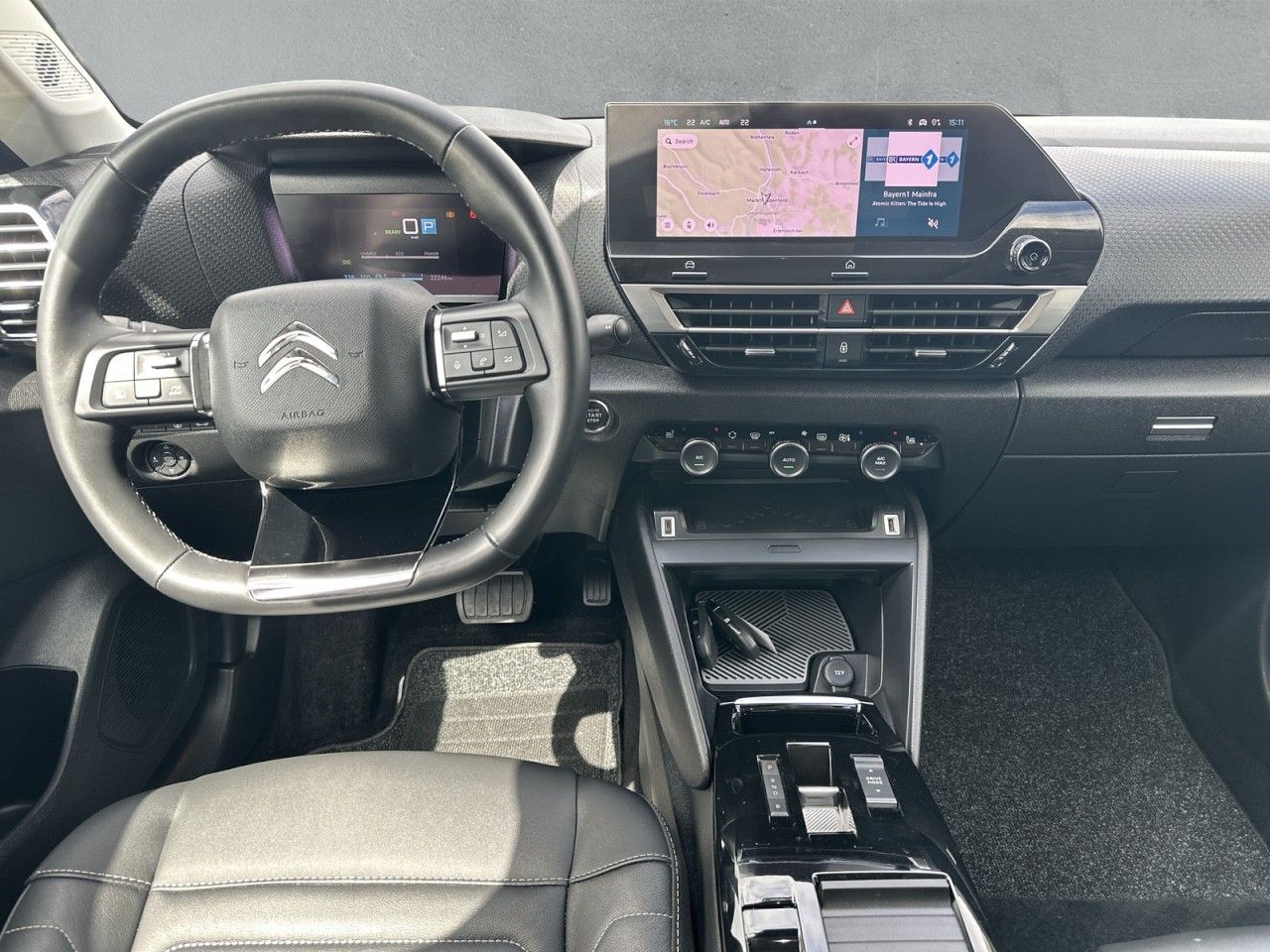 Fahrzeugabbildung Citroën ë-C4 X Shine-1Hnd-Navi-Schiebedach* - mit KI generiert/bearbeitet