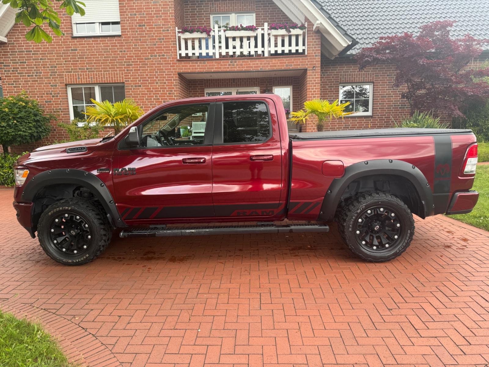 Dodge RAM 1500 Hemi 4x4 Lenkradh. SHZ AHK Klimaa.
