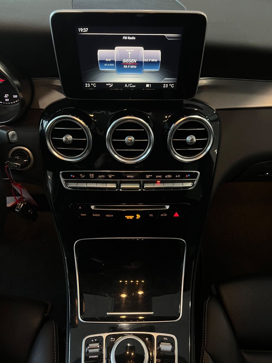 Fahrzeugabbildung Mercedes-Benz GLC 250 d 4Matic AMG LINE *DESIGNO-LACK*