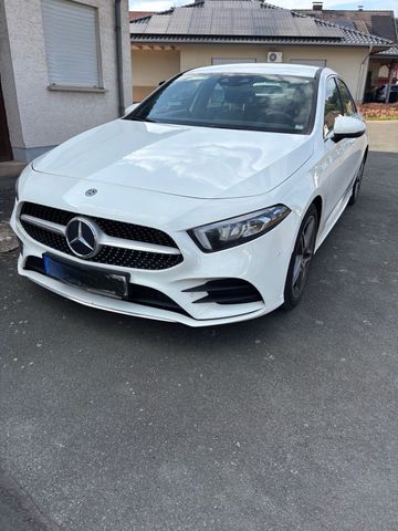 MERCEDES-BENZ Mercedes-Benz A 180 d Stufenheck AMG Line