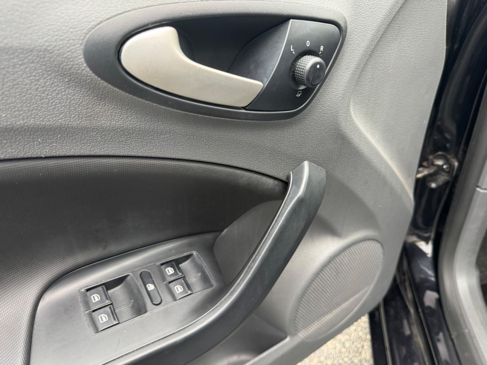 Seat Ibiza 2011 — photo 12