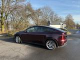 Tesla Model Y Long Range Dual Motor AWD Long Range - rote Tesla Model Y