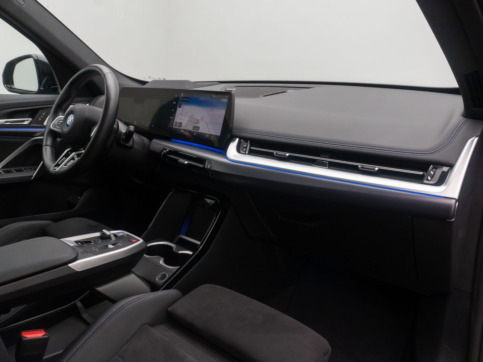 Fahrzeugabbildung BMW iX1 xD30 M Sport Alarm 360&deg; HUD DAB H/K Panorama