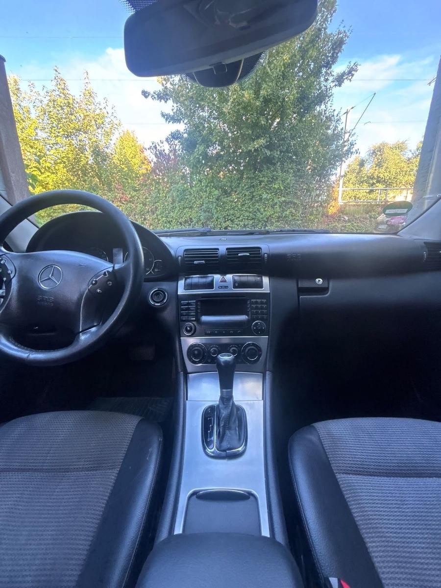 Mercedes-Benz C220 2004 — photo 9