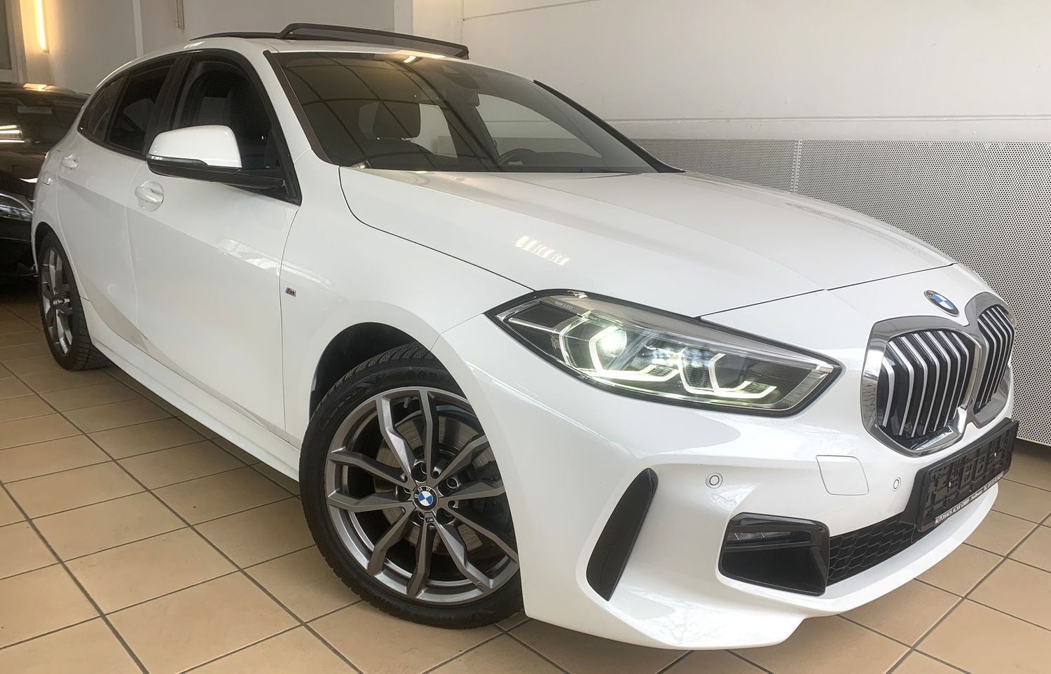 BMW 120 i M Sport Panorama LED Navi 18 Zoll CarPlay 