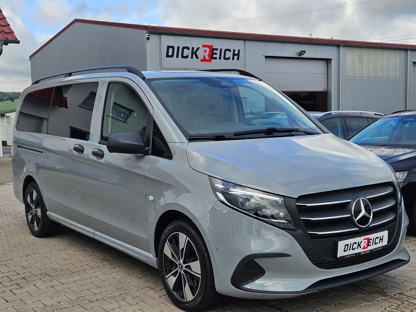 Fahrzeugabbildung Mercedes-Benz Vito 119 Tourer lang SELECT Sport LED*LEDER*AHK