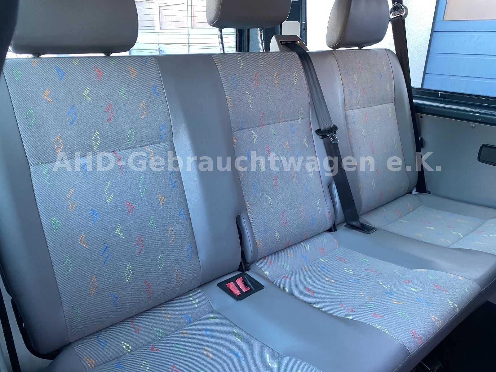 Fahrzeugabbildung Volkswagen T5 Langer Radstand 1.9 TDI 9-Sitzer Klima AHK