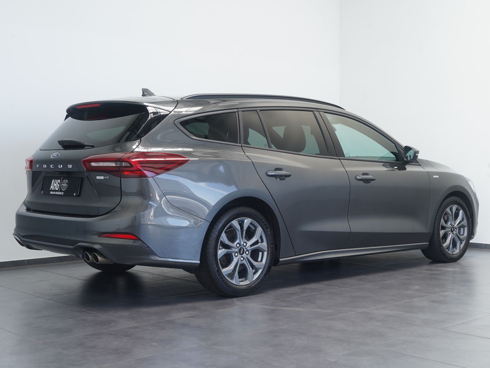 Fahrzeugabbildung Ford Focus Turnier ST-Line X 1.0 EcoBoost Mild-Hybrid