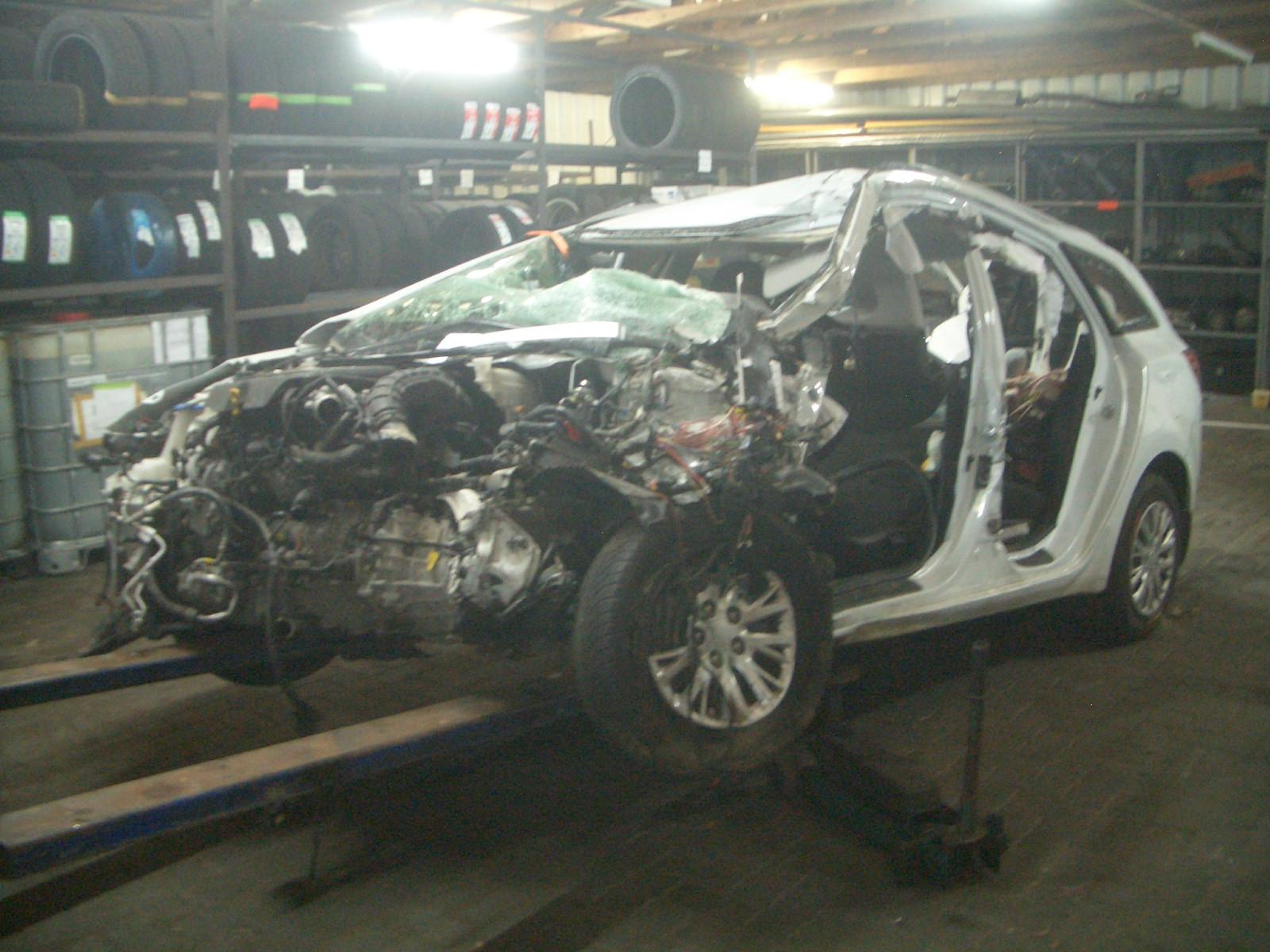 Kia Ceed TOTALSCHADEN Motor + Getriebe ok