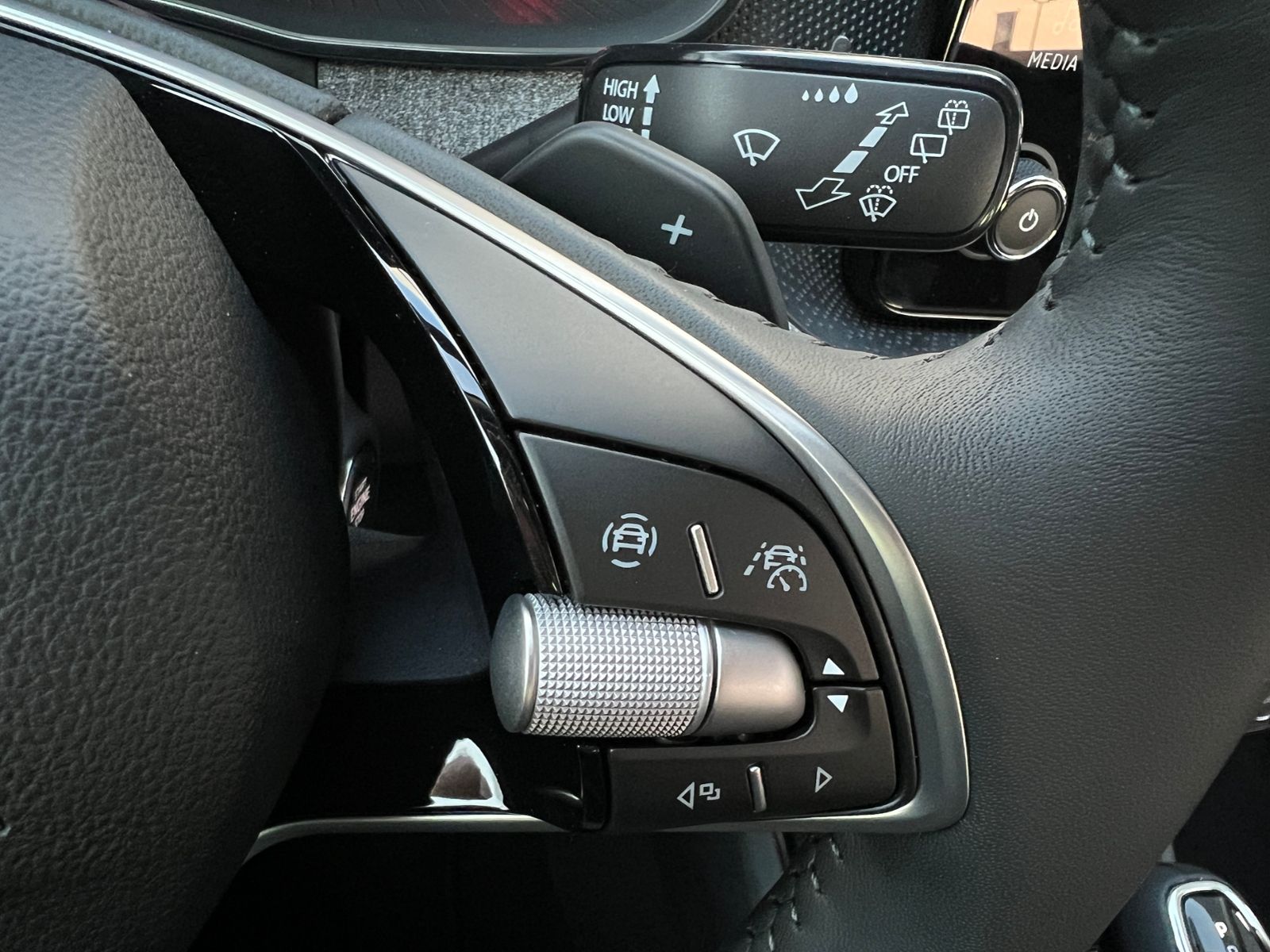 Fahrzeugabbildung SKODA Kamiq Drive 1.0 TSI DSG *AHK, Matrix, ACC, Smart