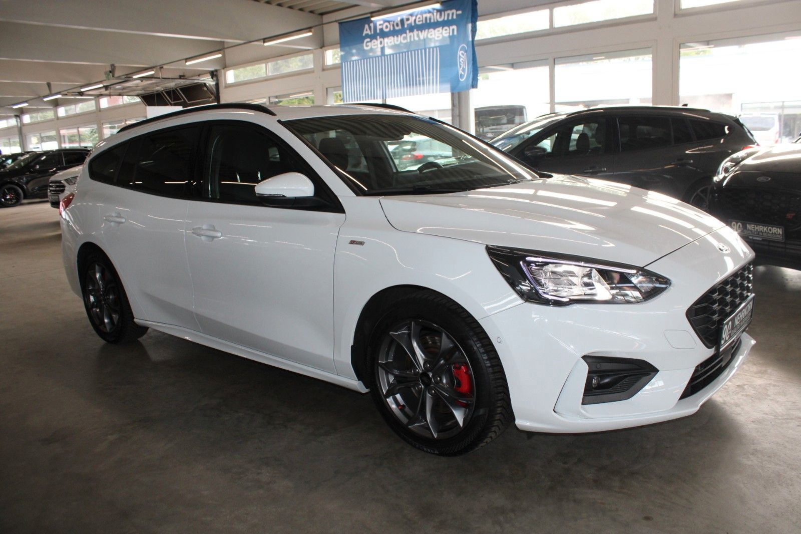 Fahrzeugabbildung Ford Focus ST-Line Turnier LED Park + Winter Paket