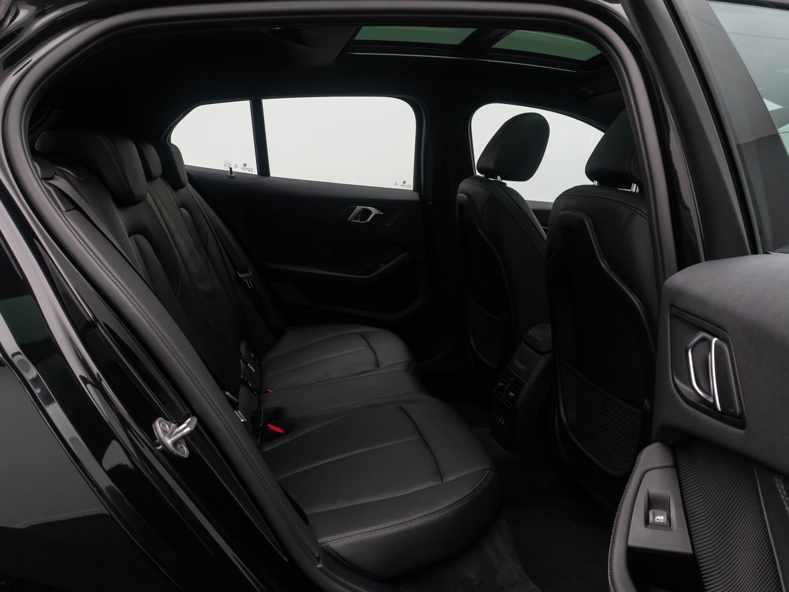 Fahrzeugabbildung BMW 120i M Sport Panoram Kamera DAB HiFi Komfort LED