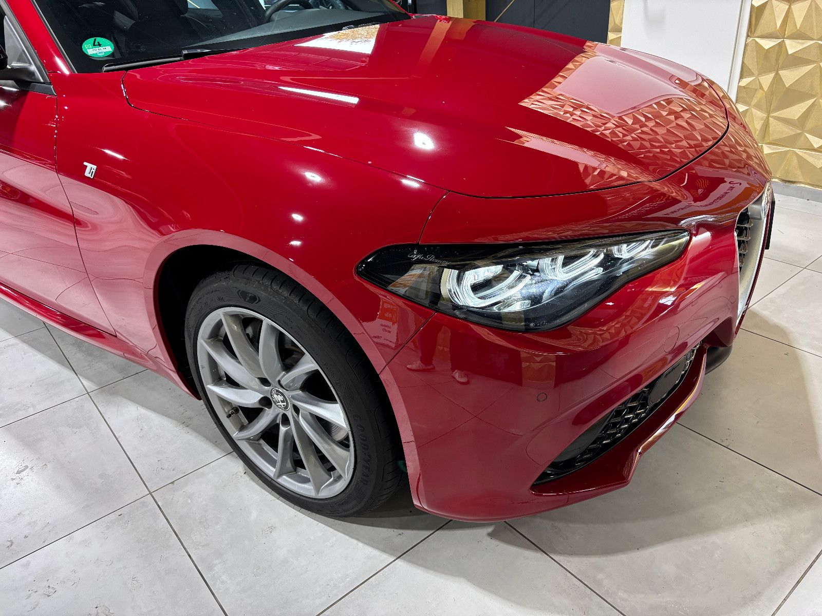 Fahrzeugabbildung Alfa Romeo Giulia Ti Q4/MEMORY/ACC/NAVI/KAMERA/SHZ