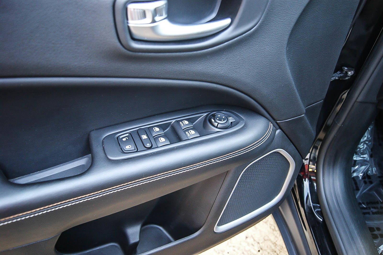 Fahrzeugabbildung Jeep Compass 1.4 Longitude KEYLESS WINTERPAKET